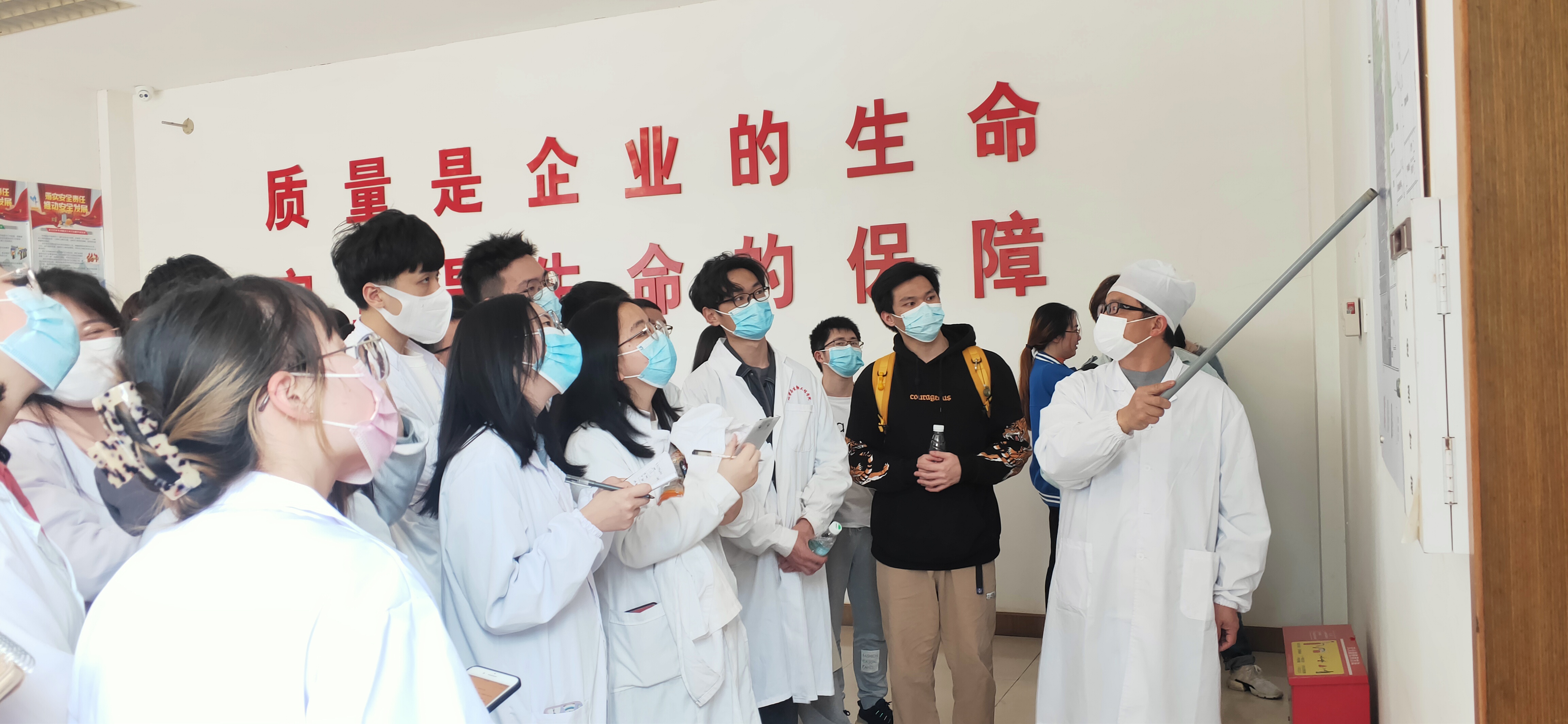 校企合作——长沙理工大学生物系师生莅临斯奇公司参观交流