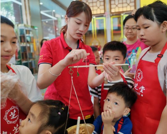 携手东莞国药，九芝堂“传承中医药 小小中药师”中医药文化亲子研学公益行圆满结束