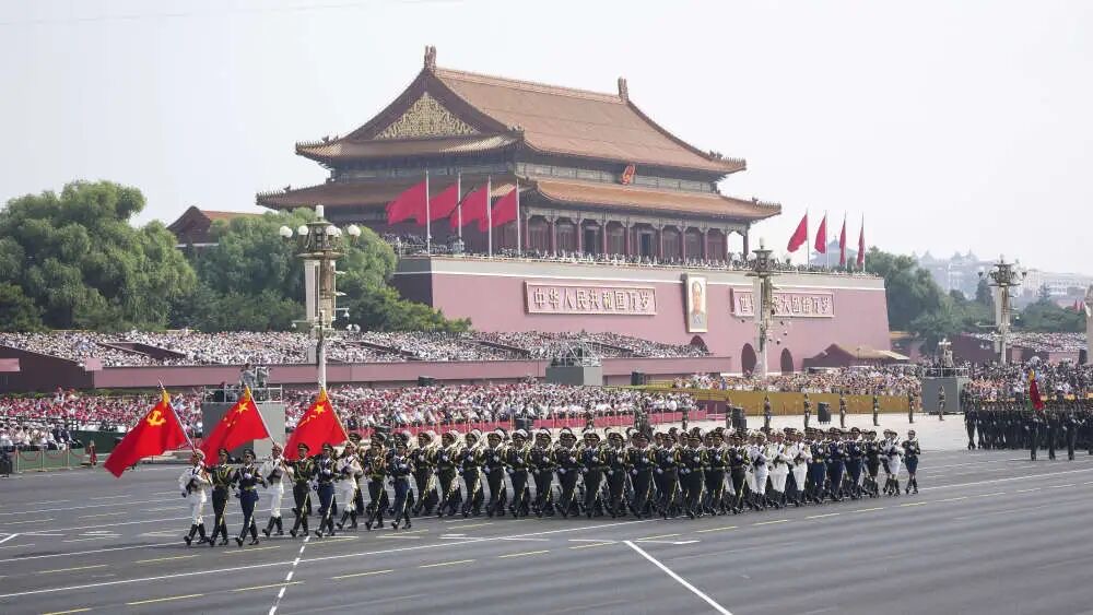 铭记历史，赓续精神——九芝堂组织观看纪念中国人民抗日战争暨世界反法西斯战争胜利80周年大会